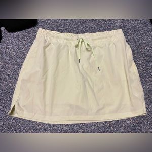 Avia women’s athletic skort large avocado yellow